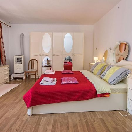 Two Bed Rooms Fortuna Near The Beach Πόρετς Εξωτερικό φωτογραφία