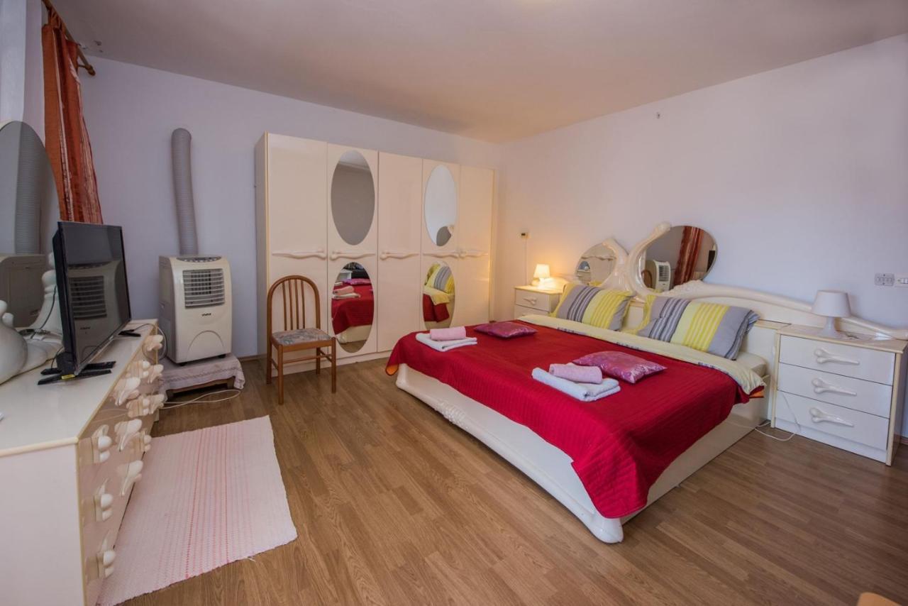 Two Bed Rooms Fortuna Near The Beach Πόρετς Εξωτερικό φωτογραφία