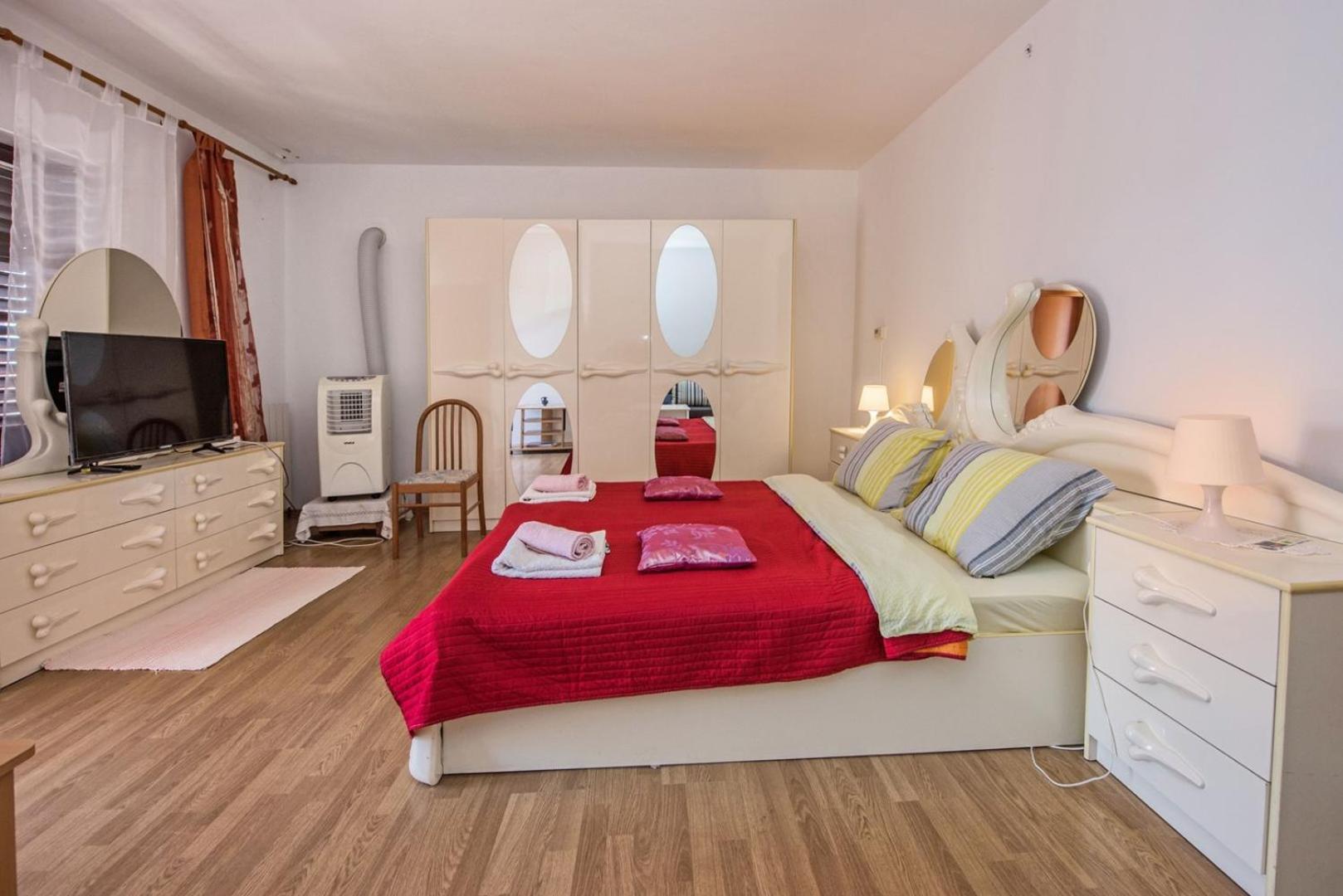 Two Bed Rooms Fortuna Near The Beach Πόρετς Εξωτερικό φωτογραφία